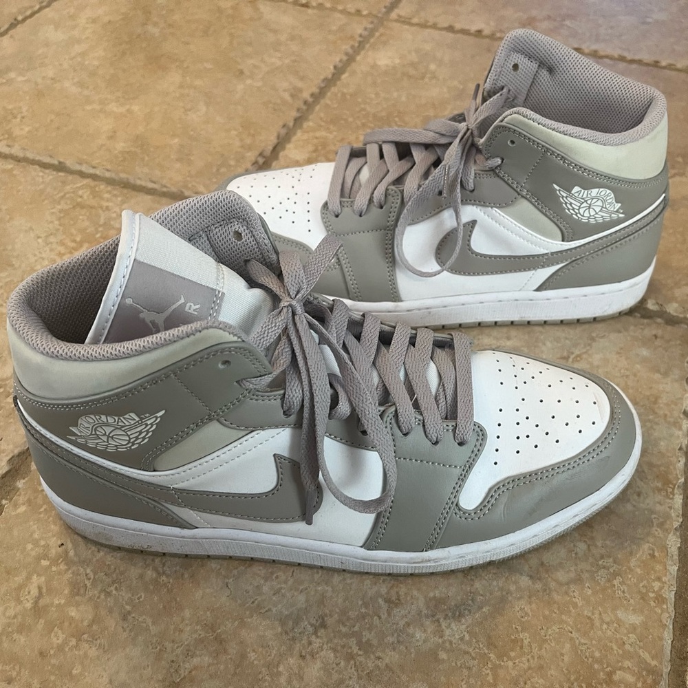 Mens Jordan Size 10. Worn but in excellent condition. Worn sparingly